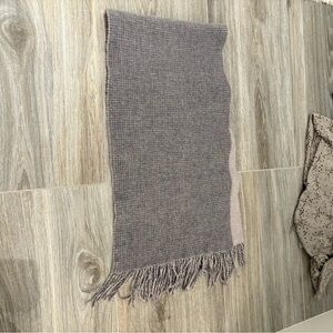 Club Monaco NEVER WORN Cozy Gray Scarf